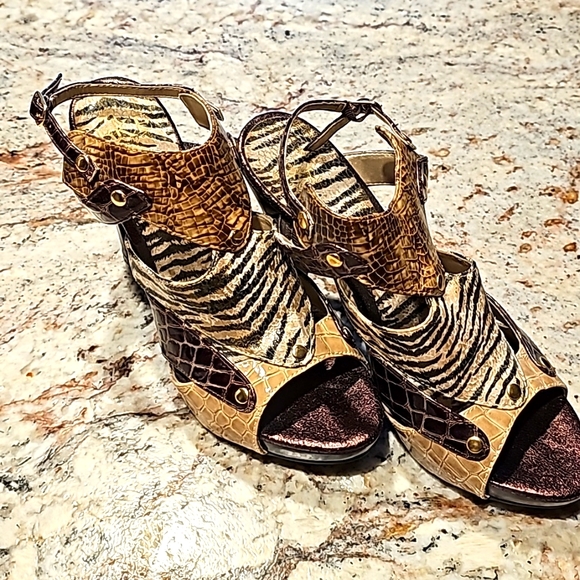 BKE Heels - Picture 1 of 7